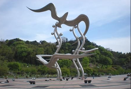 制作不銹鋼雕塑的流程有哪些？其加工的注意事項(xiàng)你了解嗎？